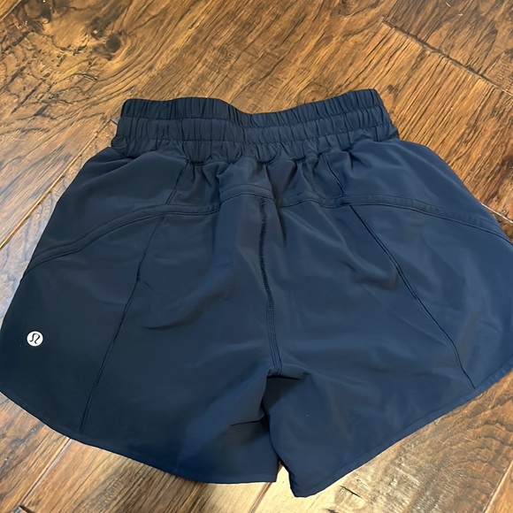 Lululemon size 4 navy running shorts like new - Picture 2 of 4